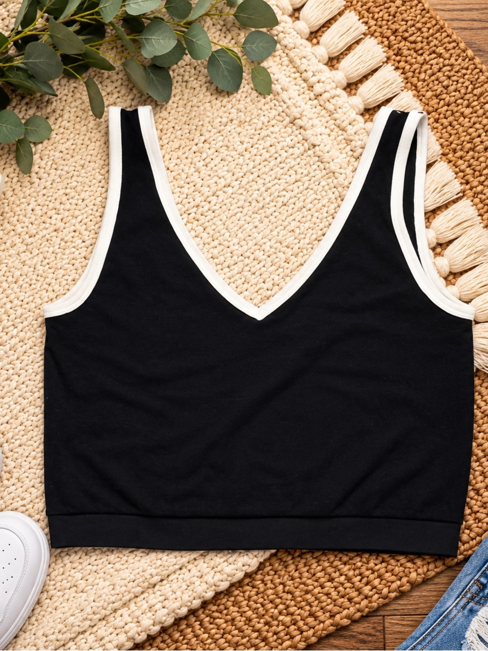 Forever 21 M/L Black Cream Contrast Trim V Neck Crop Tank Top Y2K